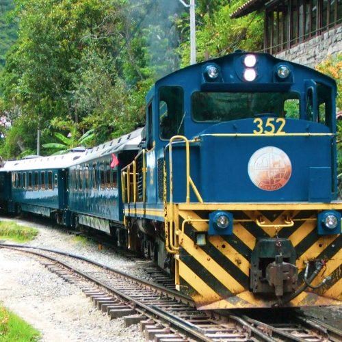 Tren-local-a-Machu-Picchu